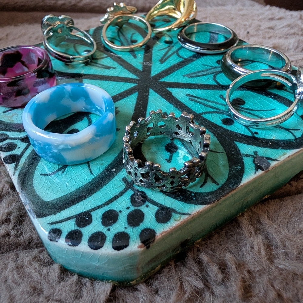 Assorted y2k Fashion Rings Mood Rings Blue Heart and Resin Bands - Picture 5 of 5